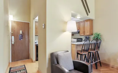 Photo 5 - Bridge End 1 Bedroom + Loft  Condo #404