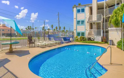 Photo 4 - Beachfront Larger Corner Unit | Balcony | Pool