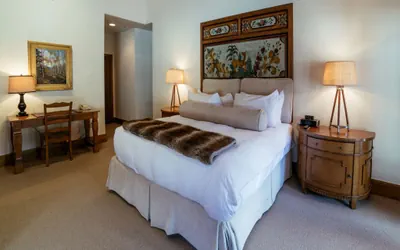 Photo 3 - Luxury King Room