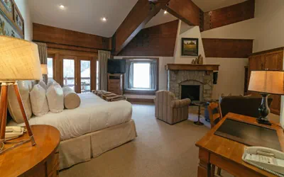Photo 4 - Luxury King Room