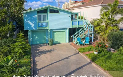 Throwback Vibes  "Near Beach "Great Deck