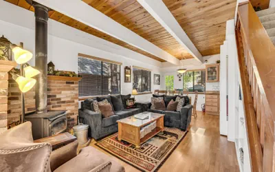 IVH0622 - Cozy Mountain Hideaway