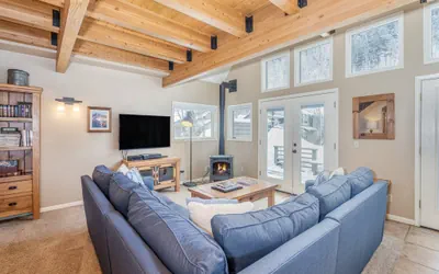 Photo 5 - Huge Riverfront Deck, Walk Everywhere - Viking Lodge 100A