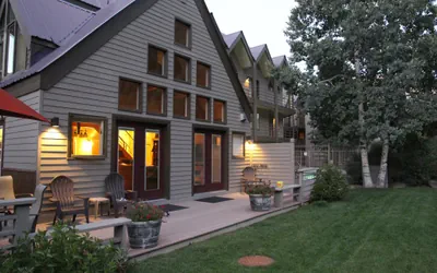 Photo 3 - Huge Riverfront Deck, Walk Everywhere - Viking Lodge 100A