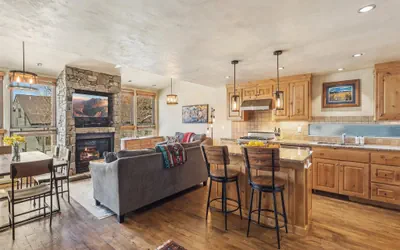 Photo 4 - Telluride Lodge 326