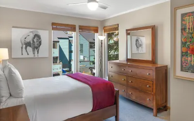 Photo 5 - West End Winner - Hot Tub, Parking, Open Kitchen & Living Space