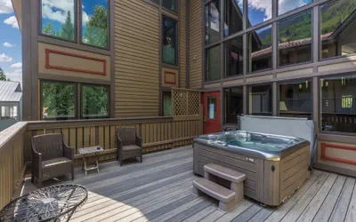 Photo 4 - West End Winner - Hot Tub, Parking, Open Kitchen & Living Space