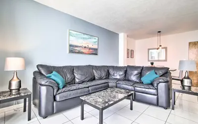 Photo 3 - Unit 904 Ocean Manor Beachfront Resort Ft Lauderdale Condo w/ Pool, Restaurant, Tiki Bar & Fab Views!