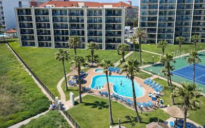 Photo 2 - Direct beach front & Resort like heated pool