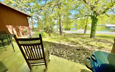 Photo 5 - SU1 - King Studio with king bed, dining area, sleeper sofa and view of Lake Ouachita