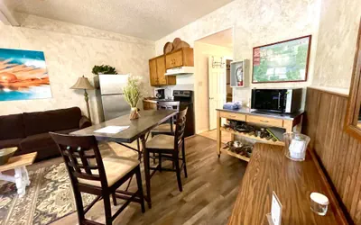 Photo 4 - SU1 - King Studio with king bed, dining area, sleeper sofa and view of Lake Ouachita