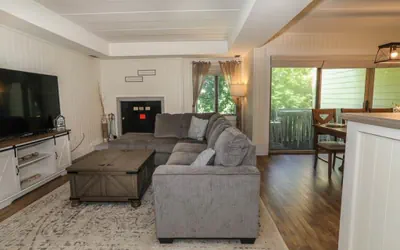 Photo 3 - Seven Springs 2 Bedroom Premium Condo, Pet Friendly!
