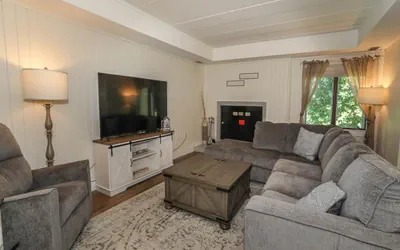Seven Springs 2 Bedroom Premium Condo, Pet Friendly!