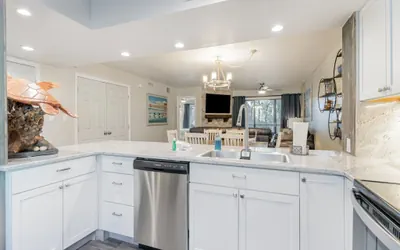 Photo 5 - Completely remodeled and open 18C Richmond Park