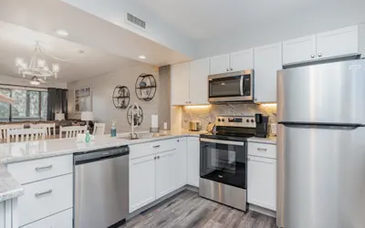 Photo 4 - Completely remodeled and open 18C Richmond Park
