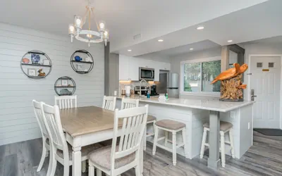 Photo 3 - Completely remodeled and open 18C Richmond Park