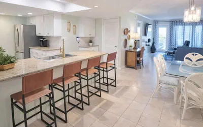Photo 4 - * Gas BBQ * Heated Pool * Direct Beach Very Large