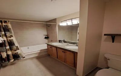 Photo 5 - Beautiful 2BR in River Run - Kids Ski Free!