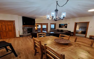 Photo 2 - Beautiful 2BR in River Run - Kids Ski Free!