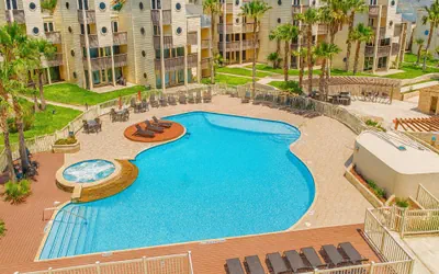 Photo 3 - Beachfront Bargain " 2 Levels " 2 Pools & Hot Tubs