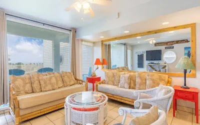 Photo 5 - Poolside " Family Perfect " On Beach " 1st Floor