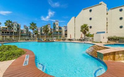 Poolside " Family Perfect " On Beach " 1st Floor