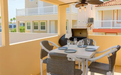 Photo 4 - * 4 bedroom 2 Level Home * 50 yards from Beach