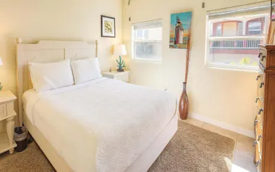 Photo 5 - * 4 bedroom 2 Level Home * 50 yards from Beach