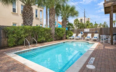 Photo 2 - * EZ to Beach Sleeps Many * Very Clean * Pool