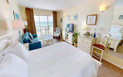 Photo 4 - Islander Beach Resort 0303