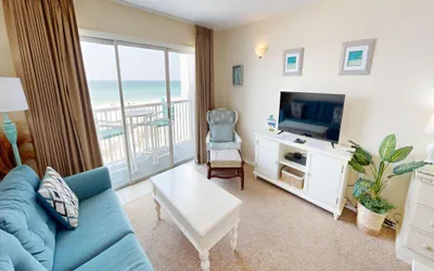 Photo 2 - Islander Beach Resort 0303