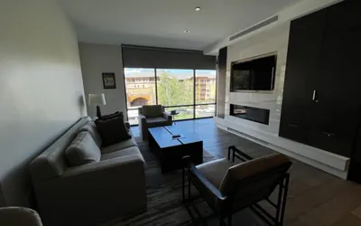 Photo 4 - Luxury 2 Bedroom Ski in Ski Out