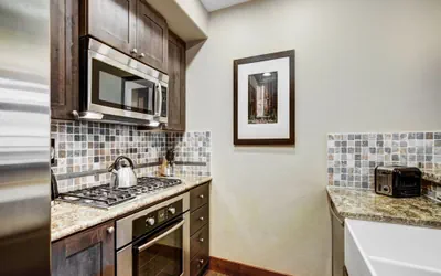 Photo 2 - Luxury 1 Bedroom Condo with Slopeside View