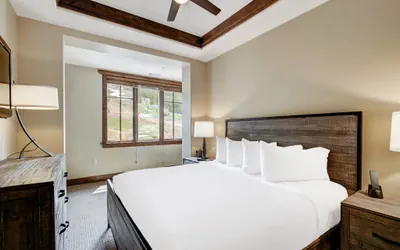 Photo 4 - Luxury 1 Bedroom Condo with Slopeside View