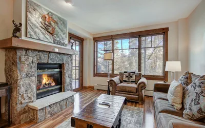 Photo 5 - Cozy Ski Chalet with Large Balcony
