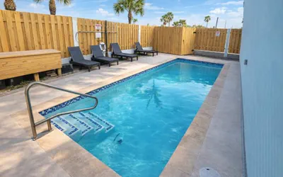 Newer 3BR Townhome | Sleeps 10 | 2 Level | Bayside