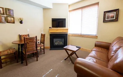 Photo 3 - Silverado Lodge - 1 BR Suite, King Bed & Pool View Save 20% on 7+ Nights!