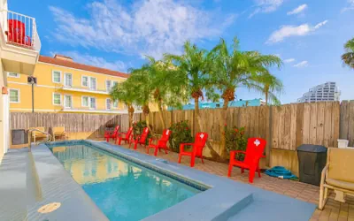 1st Floor - Pool - Affordable - by Beach