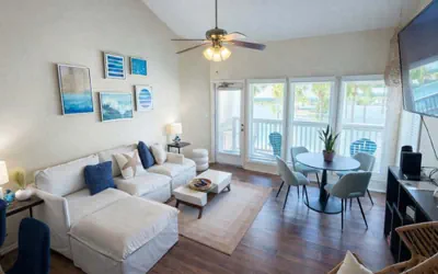 Photo 4 - Fresh & Bright 1BR Condo - Pool View & Steps to Beach