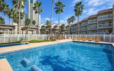 Photo 2 - Fresh & Bright 1BR Condo - Pool View & Steps to Beach