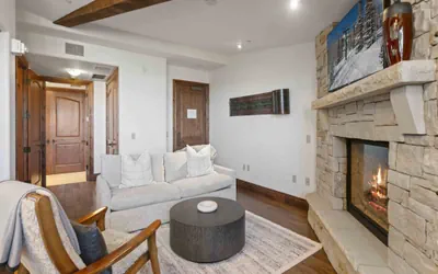 Photo 2 - Ski in/Ski Out, One bedroom condo