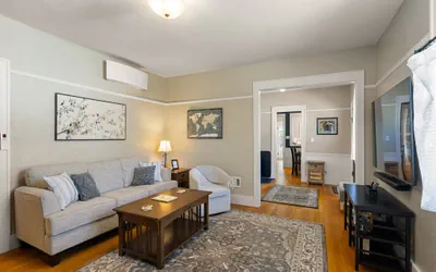Photo 3 - Elizabeth Page House - Charming & Modern Bungalow