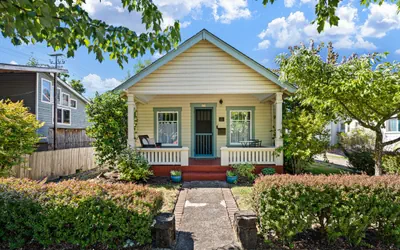 Photo 2 - Elizabeth Page House - Charming & Modern Bungalow