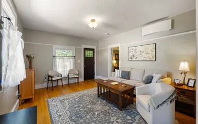 Photo 5 - Elizabeth Page House - Charming & Modern Bungalow