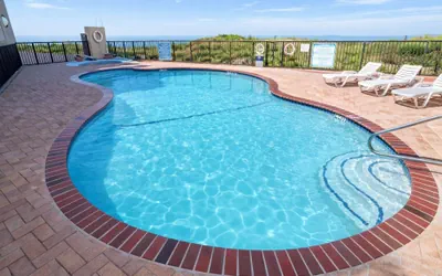Photo 2 - Direct Beachfront Condo-Jacuzzi-Elevator-SPI