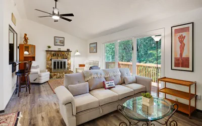 Photo 2 - Wake Robin House - Comfortable & Close to Campus