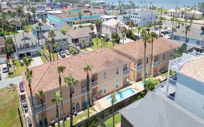 2BR Pool, 200 Steps to Beach, High Ceilings SPI