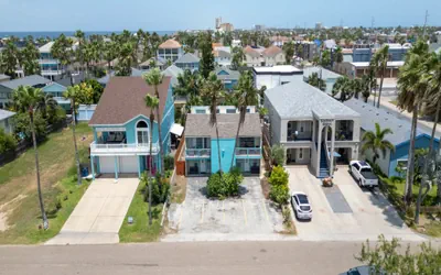 Photo 2 - 2BR Ground Floor, Sleeps 8, Pets ok - SPI