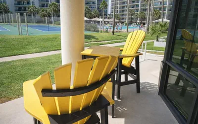 Photo 5 - "Beachfront Hotspot" New Furnishings "Pool" 1s