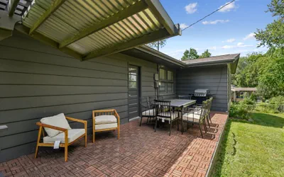 Photo 4 - Backyard on Melrose - Walk to Kinnick & Hospital